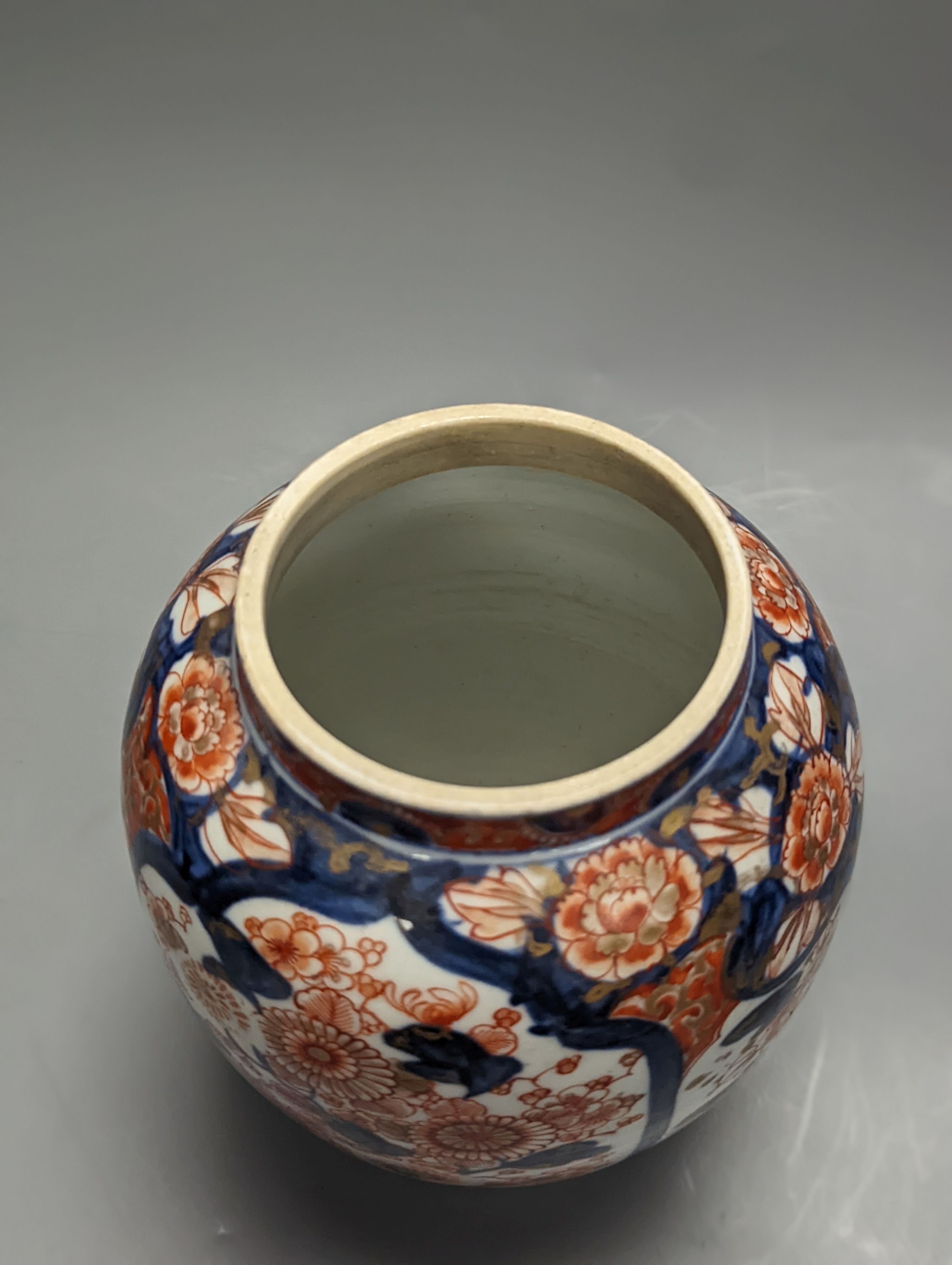 A 19th century Japanese Imari lidded vase 28cm